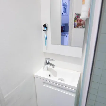 Appartamento Hostnfly - Nice Cosy Studio Near Pere Lachaise Parigi